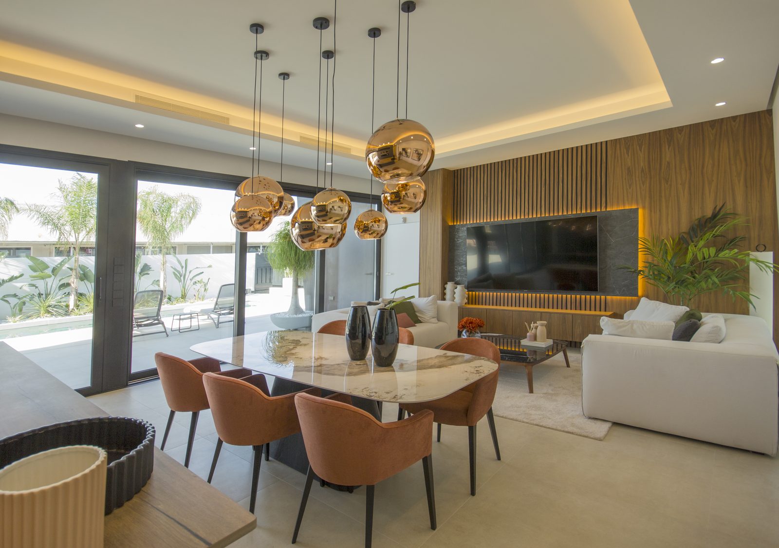 Neubau-Villa mit Pool, Untergeschoss und großem Grundstück – Foto 8