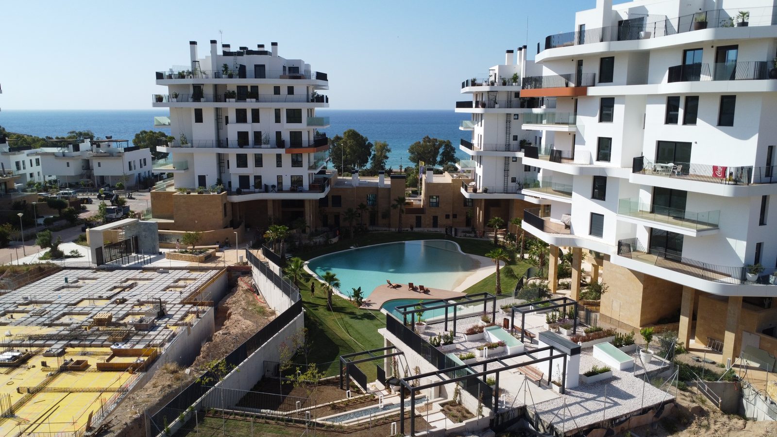 Completed ground-floor apartment with large terrace and garden – photo 1