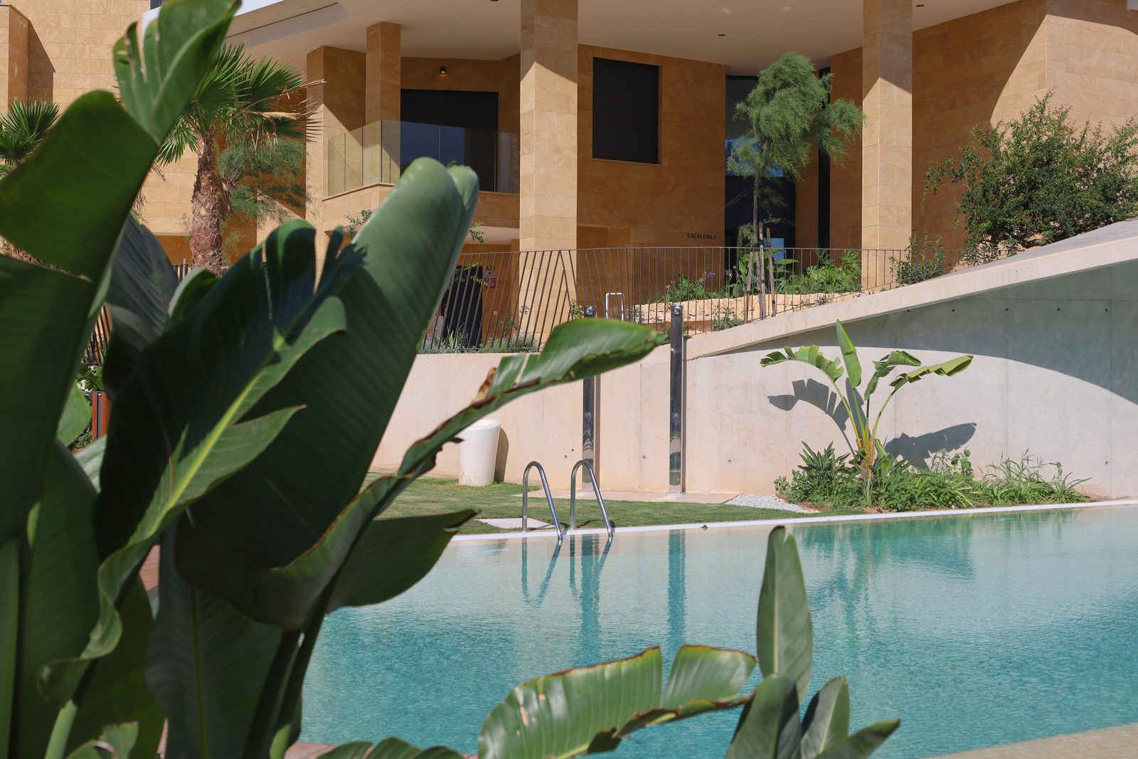 Completed ground-floor apartment with large terrace and garden – photo 2