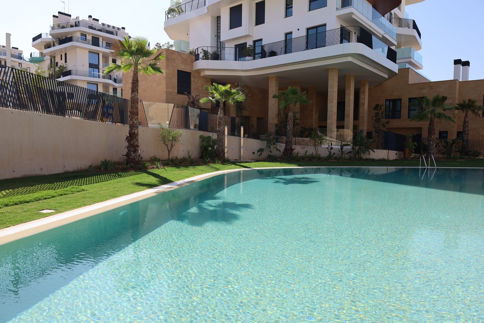 Completed ground-floor apartment with terrace and garden, about 100 m from the sea – photo 7