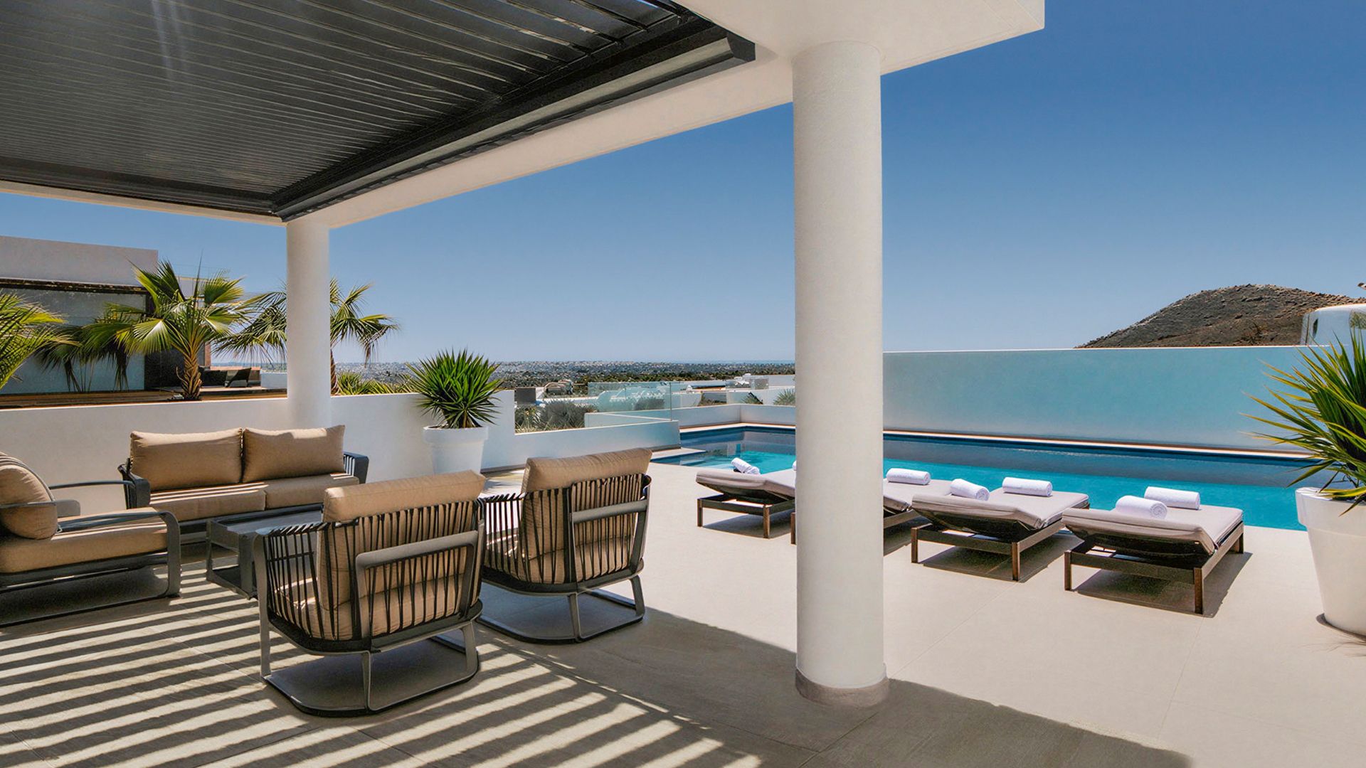 Terrasse mit Pool