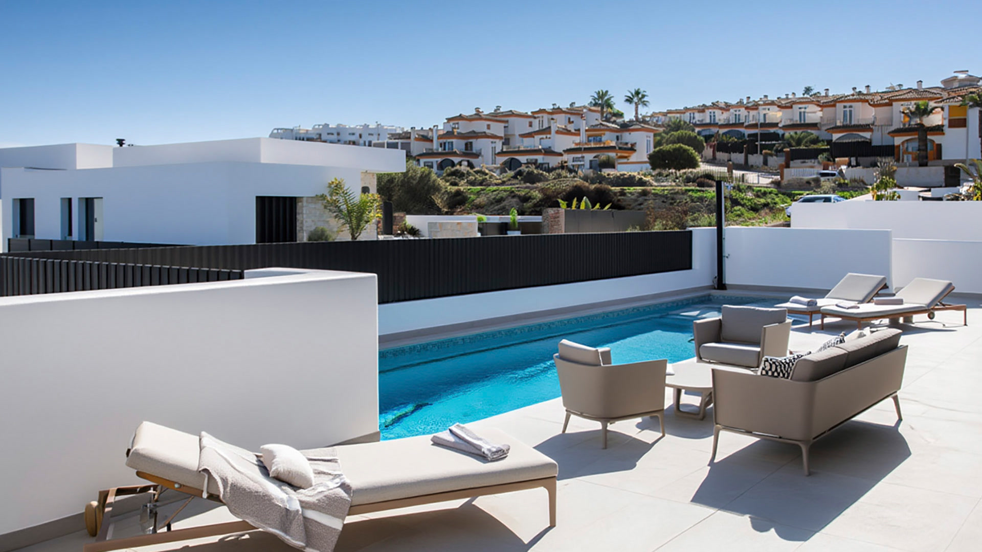 Terrace overlooking the neighbourhood