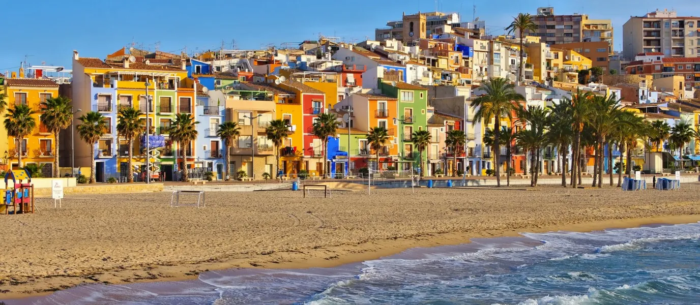 Playa Centro in front of the colourful old town